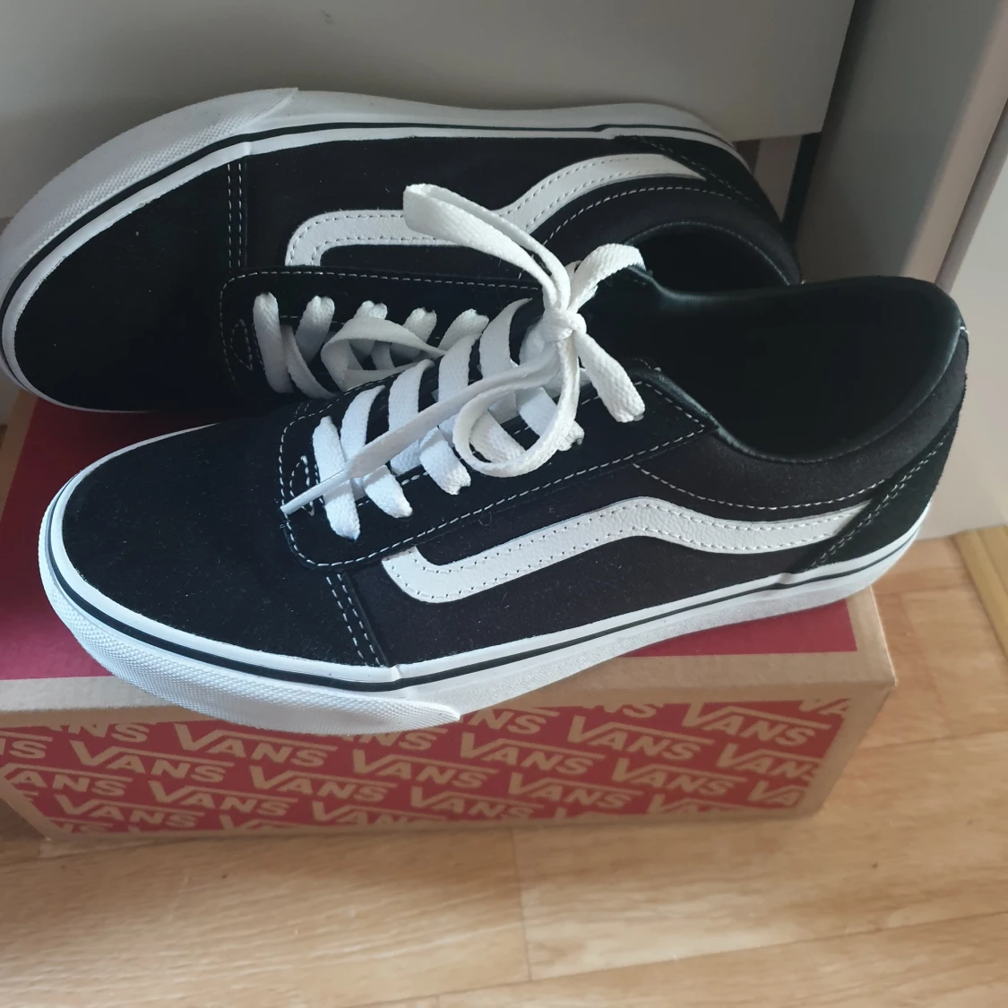 Svart-vita vans old skool