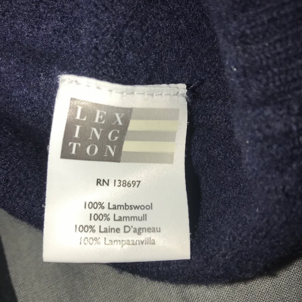 Ulltröja av Lexington, storlek XL men krympt i tvätten passar stor S eller M. Hoodies.