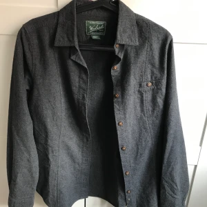 Skjorta - 100% cotton. 50kr frakt