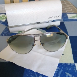 Jimmy choo solglasögon  - Äkta jimmy choo köpt i USA. 
