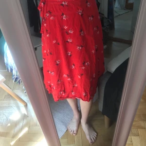 Kjol - Super fin kjol som knyts i sidan. Frakt 50kr 