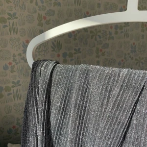 Glittriga byxor - Silvriga byxor som är så himla fina i solen ☀️! 70kr + frakt (kan mötas upp i Lund)