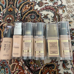 Smink - Säljer Fondation som jag hade köpt till släkten utomlands eftersom resan blev inställd och det inte är min färg på sminket så säljer jag dom för 50 kr styck om man vill köpa alla 6 så säljer jag de för 250. Kontakta vid mer information och bilder ”OÖPPNAD