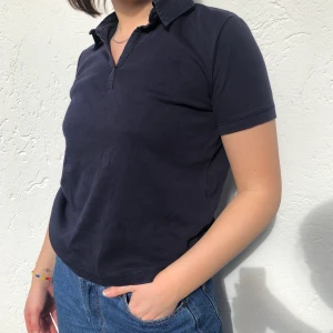 Blå tröja - Fin blå piké aktig tröja, köparen står för frakten!🌸