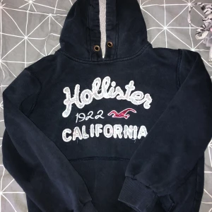 Hollister hoddie - Hollister hoddie storlek passar S/M priset kan diskuteras fraktern tillkommer :) 