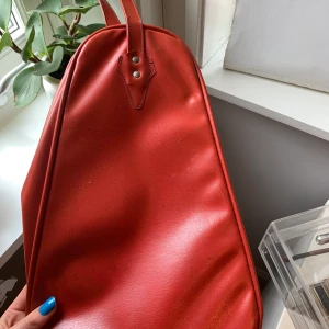 Supercool väska - Supersnygg väska!!! Bra skick trots att den är vintage