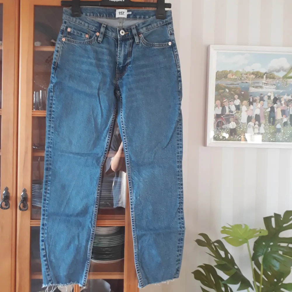 Blåa midrise jeans från lager 157 (modellen lender) Oanvända. Jag säljer även ett par i svart.. Jeans & Byxor.