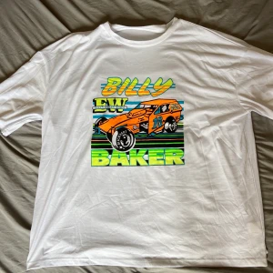 חולצה ‏אוברסייז ‏מהממת ‏מ-shein ‎ ‏ -      ‎חולצה  ‏שלא  ‏נלבשה ‏מעולם ‏מידה ‏s  ‏רחבה ‏וגדולה ‏למי ‏שאוהבת ‏