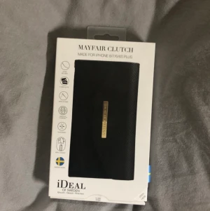 Mobilskal - Ett fint marinblått plånboks/mobilskal från ideal of Sweden. Oanvänt, säljer för 220kr, priset kan diskuteras😊