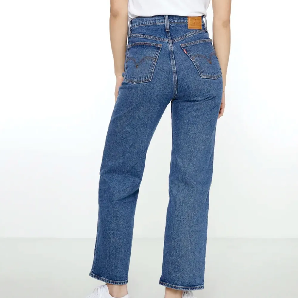Säljer mina knappt använda ribcage jeans pga felköp. Dom är nämligen för små för mig. Skicket är i nyskick! Köparen betalar frakten , pris kan diskuteras vid snabb affär💞 W25/L29. Jeans & Byxor.