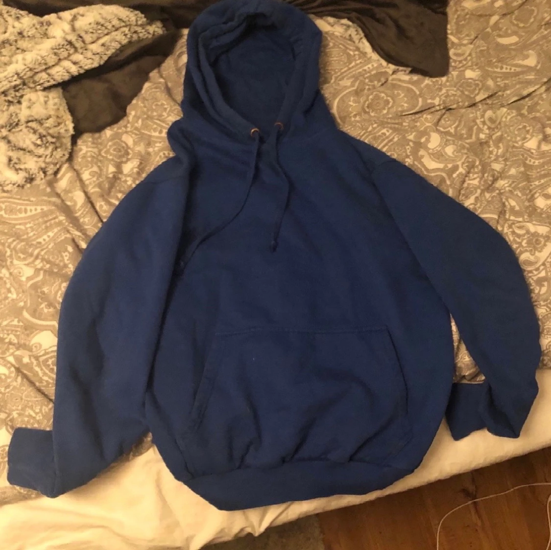 Blå hoodie