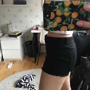 Shorts-svarta - Snygga till sommaren, superskönt material