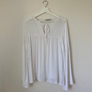 Blus - Kan mötas i Örebro, annars står köparen för frakten🌸