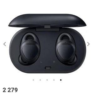 -  Samsung Gear IconX True trådlösa in-ear-hörlurar är en perfekt kompanjon för ditt träningspass tack vare fitness tracker och perfekt ljudkvalitet.  Ny pris 2279kr helt ny oöppnad