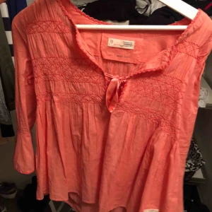  - Korallfärgad blus, använd 1 gång  