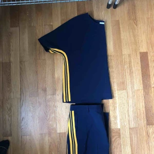  - Skitsnyggt set från Samsoe, kostymbyxor och top! 