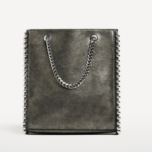  - Zara väska med nitar ny pris 499kr