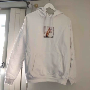  - Finaste hoodie från Carlings. Jag hade den på sig kanske en gång och köpt för 400kr. Säljer för att inte min style. Möts upp i Stockholm annars frakt tillkommer.