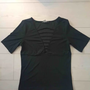  - Oanvänd topp. Fin färg! Ej rättvis på bild.