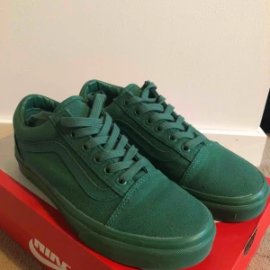  - Gröna vans, knappt använda. Köparen står för frakten!💎