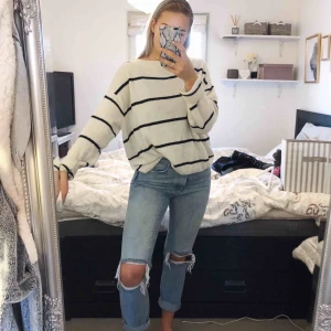  - Snygg oversized randig stickad. 100kr + 50kr frakt via swish.