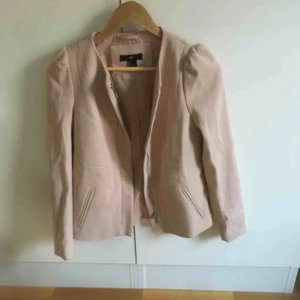  - Kort kappa från hm! Omsyd då den va jätte lång på mig:)! 