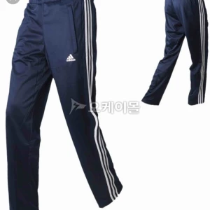  - Byxor från adidas. Köparen står för frakt.