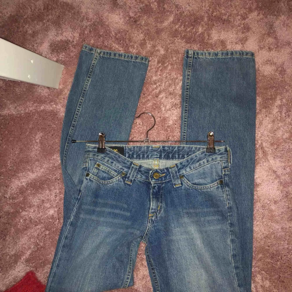 Snygga oanvända jeans, köpte utan att testa och märkte sen att de var för stora för mig. pris kan diskuteras. . Jeans & Byxor.