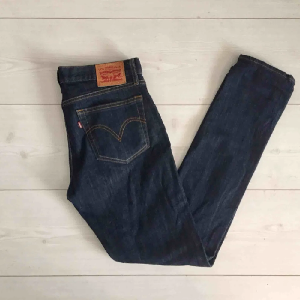 Levi’s Boyfriend skinny fit strl 27/32. Köpta i USA för ett par år sen. Knappt använda på grund av fel storlek. . Jeans & Byxor.