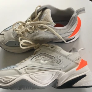  - Nike M2K Tekno, skit snygga. De passar oxå de som har 36, Köpta här på plick de är använda en gång✨