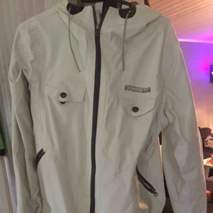  - Didriksson vind jacka i stl M  I fint använd pris 100ink frakt  