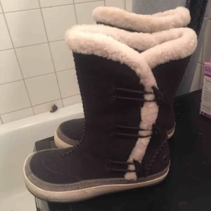  - Helt nya merrell vinterstövlar i stl 37 passar en 37.5 med... Finns på hägerstensåsen  