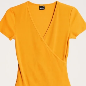  - Fin oanvänd senapsgul body