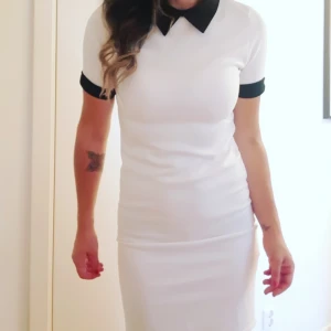  - Jättefin fodralkkänning med krage  Strl 38