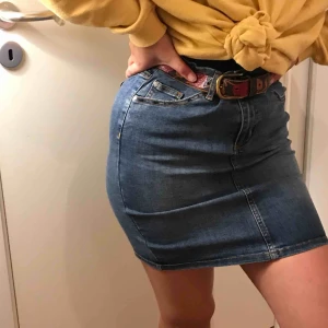  - Oanvänd jeanskjol