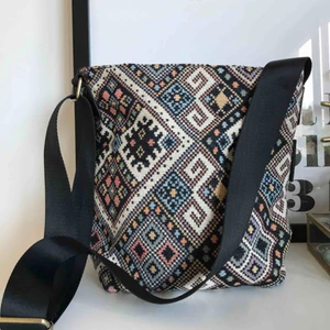  - Väska från Ceannis.