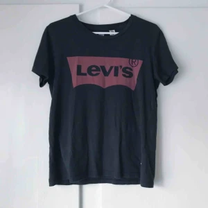 - Levi’s t-shirt. Använd några fåtal gånger. Frakt tillkommer. Betalning med swish