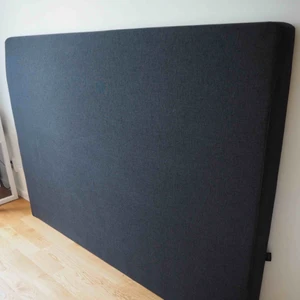  - Nu säljer vi våran gavel från Jensen som är i den klassiska modellen Dione Plus.  Mått: B180 x H125 x D13 cm Skick: Lätt begagnad & i superfint skick! Färg: Anthracite 544 Nypris: 5990kr  Priset kan diskuteras vid snabb affär!