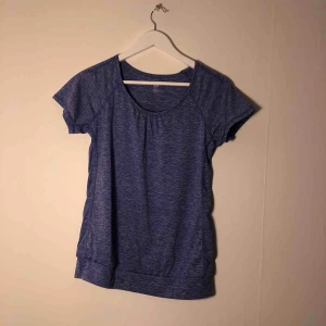  - Lila sporttopp i fint skick. 