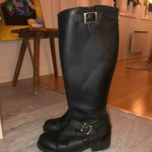  - Johnny bulls, fint skick! Frakt tillkommer.