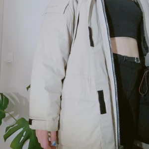 Dunjacka Timberland - En varm dunjacka från Timberland i storlek XS (jag skulle säga att den är mer S/M). Innerfickor, ytterfickor och luva finns. Frakt tillkommer💫