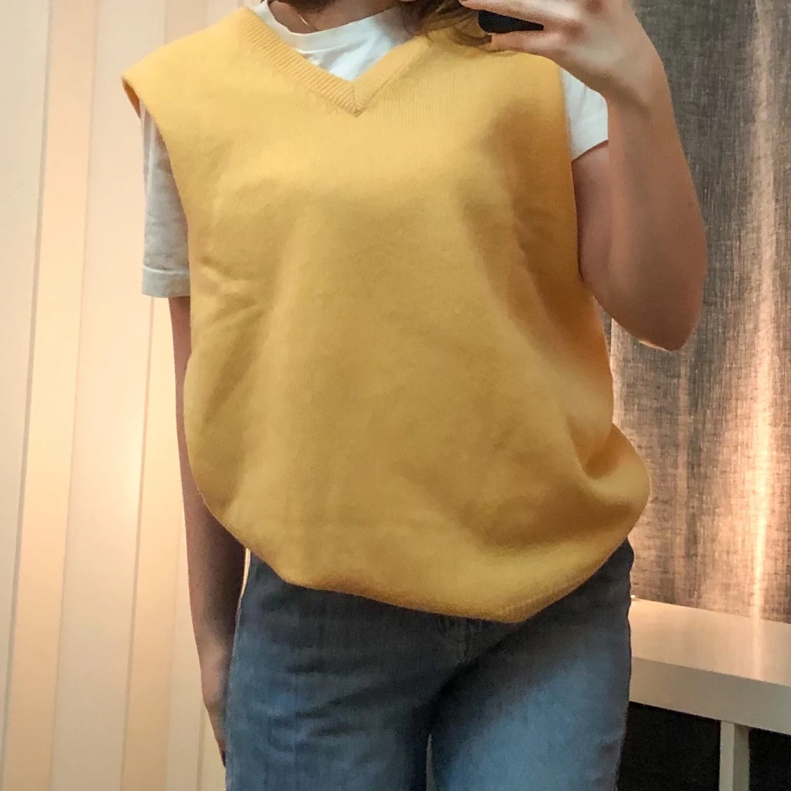 Gul stickad väst - 91