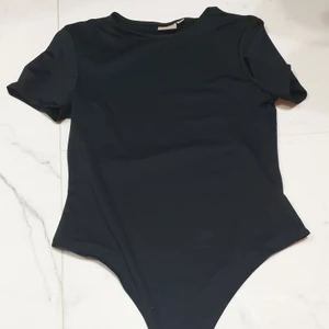 Bianca ingrosso bodysuit  - Jag fick hem bianca ingrossos body suit svart storlek Medium. Jättefin! Och är limited example och är hennes första kollektion från nelly