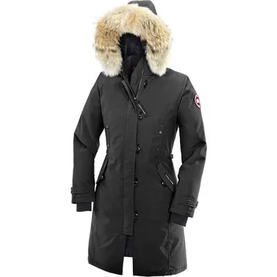 Säljer en fin CanadaGoose Kensington parka i storlek L men passar bäst med M. Fint skick & mer bilder kan skickas vid intresse! . Jackor.