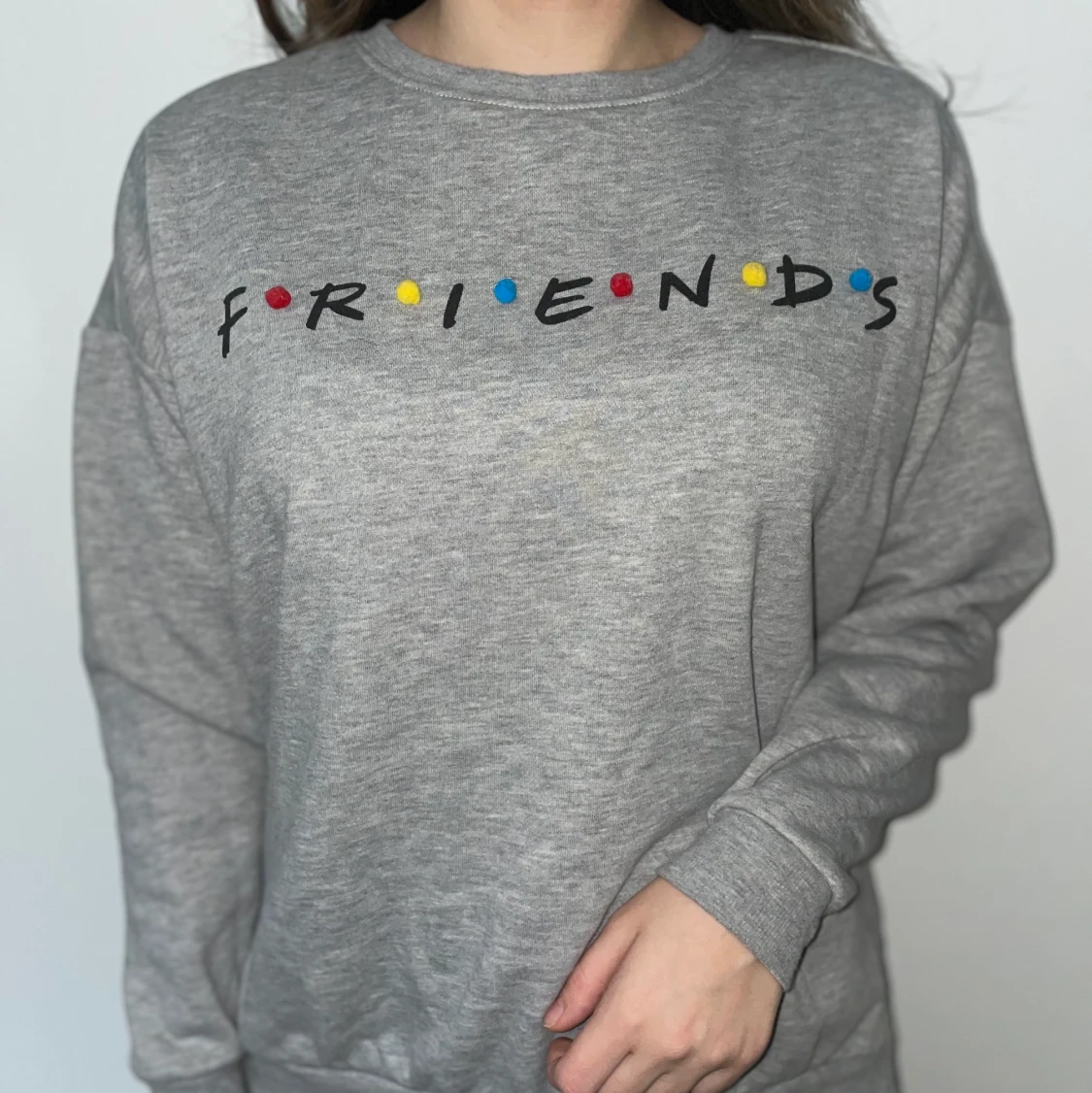 Hoodie med ”friends” tryck. - 90