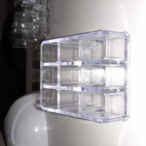 Litet akrylställ - 9 fack, superfint skick. Skriv vid fler frågor