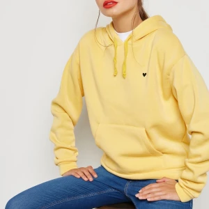 Topshop Hoodie - Pastelgul hoodie från topshop som jag älskade men använder inte längre. Har en liten foundation fläck därav priset men det märks inte så mycke eftersom själva hoodien är gul!