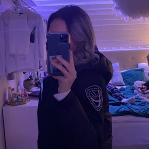 Dbrand jacka stolek  - Så sjukt varm och skön jacka,( pris går att diskutera vid snabb affär ) frakt tillkommer 