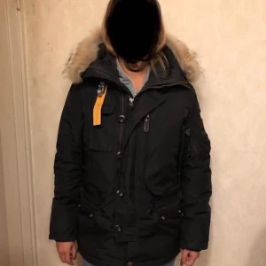 Parajumper - Nyskick, inköptes förra året tyvärr kom kvittot bort i flytt. Man modell men passar tjejer också, XS i storlek 