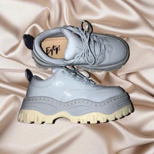 Eytys angel - Säljer mina eytys angel på grund av fel storlek. Endast använda en gång